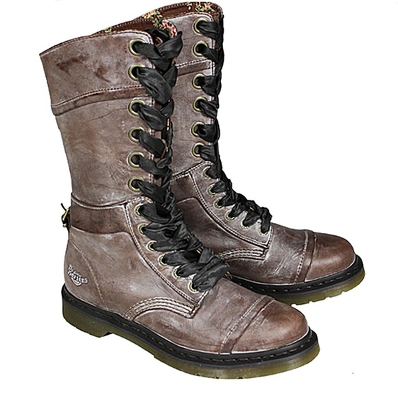 dr marten triumph boots